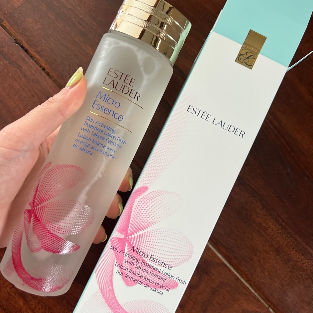 Estee Lauder - Micro Essence - Treatment Lotion w/ Sakura Ferment - 6.…